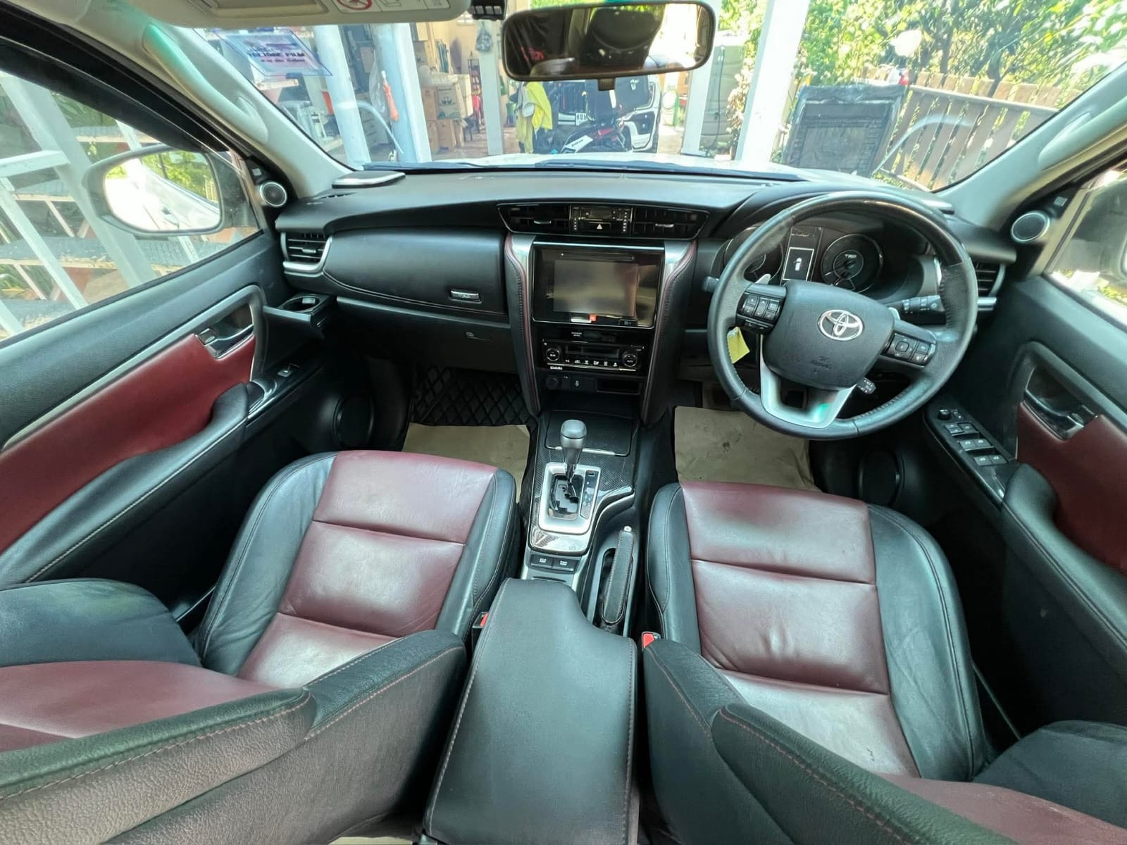 Car image 4
